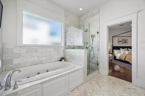 Bath - 710 Redan St, Houston, TX 77009 photo 1 of 4