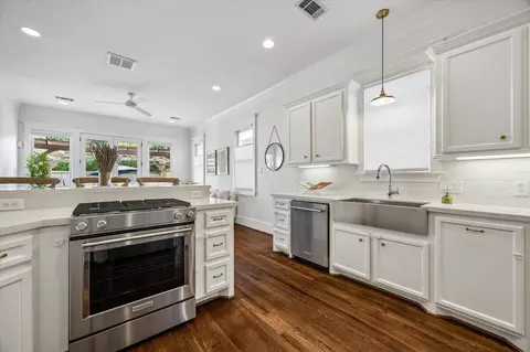 Kitchen - 710 Redan St, Houston, TX 77009 photo 2 of 4