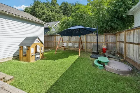 Exterior - 710 Redan St, Houston, TX 77009 photo 5 of 8