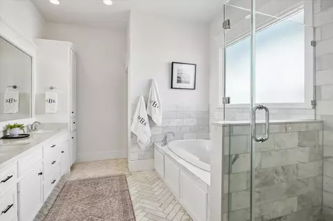 Bath - 710 Redan St, Houston, TX 77009 photo 2 of 4