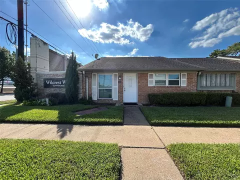 202 W Tri Oaks Ln #202, Houston, TX 77043