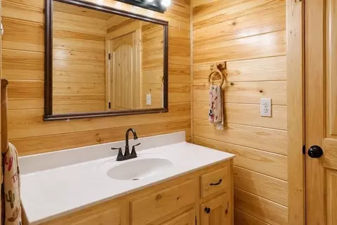 Bath - 130 Raleigh Cir, Trinity, TX 75862 photo 1 of 5