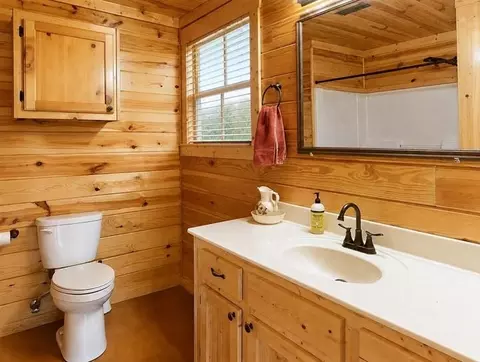 Bath - 130 Raleigh Cir, Trinity, TX 75862 photo 4 of 5