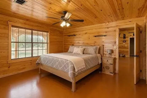 Bedroom - 130 Raleigh Cir, Trinity, TX 75862 photo 2 of 3