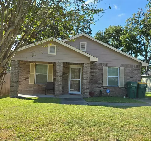 2107 Rosalee St, La Marque, TX 77568