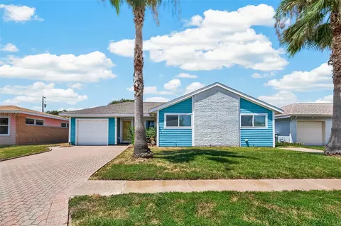 7210 Yucca Dr, Galveston, TX 77551
