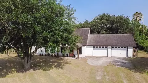 3015 Indian Acres St, Alvin, TX 77511