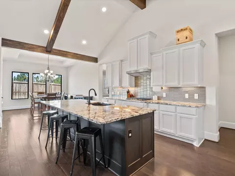 Kitchen - 605 Ashbrook Ridge Ln, Pinehurst, TX 77362 photo 3 of 5