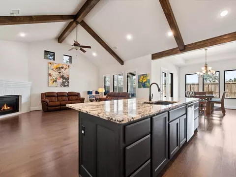Kitchen - 605 Ashbrook Ridge Ln, Pinehurst, TX 77362 photo 2 of 5