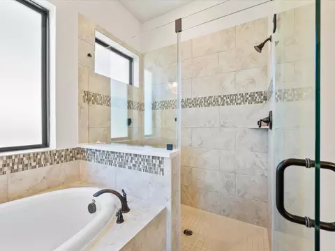 Bath - 605 Ashbrook Ridge Ln, Pinehurst, TX 77362 photo 4 of 6