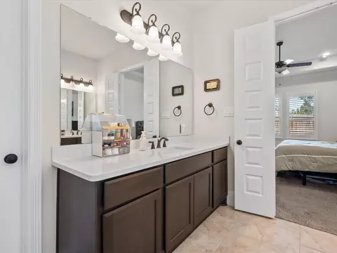 Bath - 605 Ashbrook Ridge Ln, Pinehurst, TX 77362 photo 3 of 6