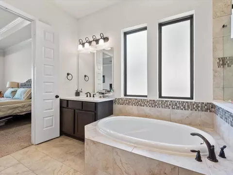 Bath - 605 Ashbrook Ridge Ln, Pinehurst, TX 77362 photo 2 of 6