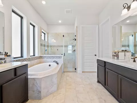 Bath - 605 Ashbrook Ridge Ln, Pinehurst, TX 77362 photo 1 of 6