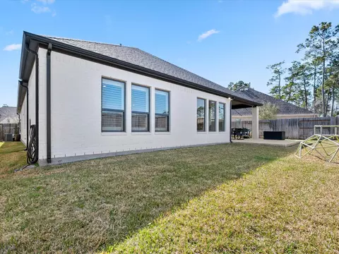 Exterior - 605 Ashbrook Ridge Ln, Pinehurst, TX 77362 photo 7 of 10