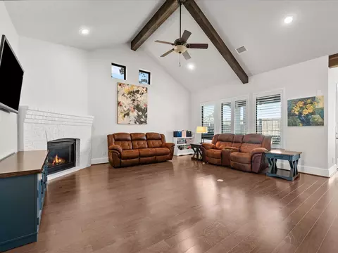 Living - 605 Ashbrook Ridge Ln, Pinehurst, TX 77362 photo 2 of 2