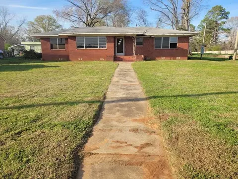 806 E First, Hughes Springs, TX 75656