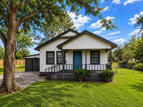 313 Magnolia St, West Columbia, TX 77486