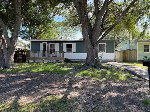 1821 Oriole Dr, League City, TX 77573