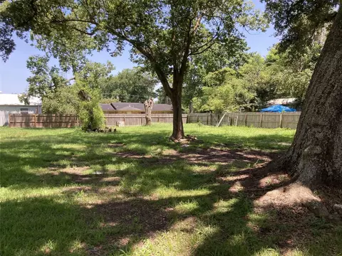 125 Shady Ln, West Columbia, TX 77486