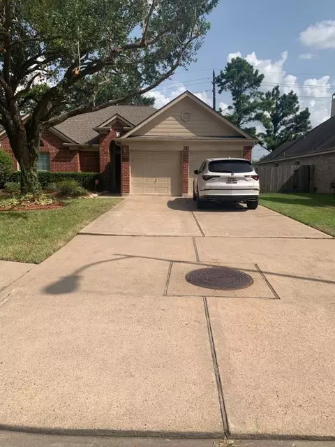 16607 Gentle Stone Dr, Houston, TX 77095