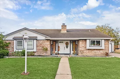 10402 Huntington Point Dr, Houston, TX 77099