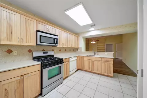 Kitchen - 5010 Cupids Bower Ct, Spring, TX 77388 photo 2 of 4