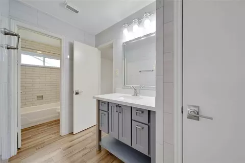 Bath - 5010 Cupids Bower Ct, Spring, TX 77388 photo 6 of 7