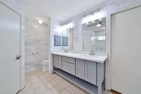 Bath - 5010 Cupids Bower Ct, Spring, TX 77388 photo 2 of 7