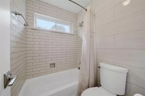 Bath - 5010 Cupids Bower Ct, Spring, TX 77388 photo 7 of 7
