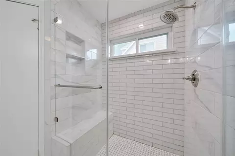 Bath - 5010 Cupids Bower Ct, Spring, TX 77388 photo 4 of 7