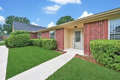 Exterior - 5010 Cupids Bower Ct, Spring, TX 77388 photo 3 of 8