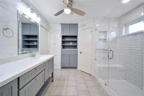 Bath - 5010 Cupids Bower Ct, Spring, TX 77388 photo 3 of 7