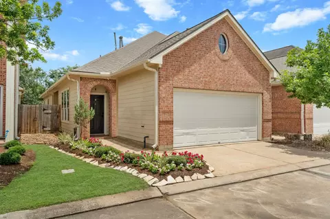 917 Sweet Pine Dr, Katy, TX 77450