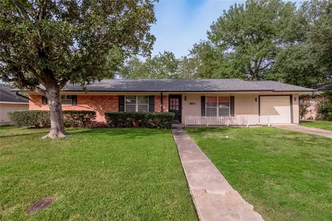 1610 Avenue P, Huntsville, TX 77340
