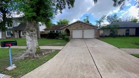 16447 Brookford Dr, Houston, TX 77059