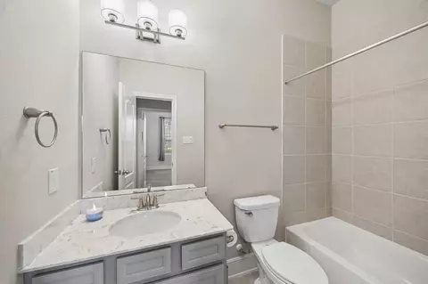 Bath - 32034 Eagle Nest Ln, Conroe, TX 77385 photo 4 of 5