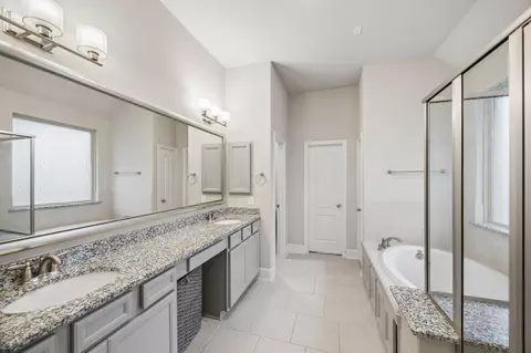 Bath - 32034 Eagle Nest Ln, Conroe, TX 77385 photo 2 of 5