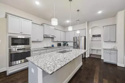 Kitchen - 32034 Eagle Nest Ln, Conroe, TX 77385 photo 3 of 4