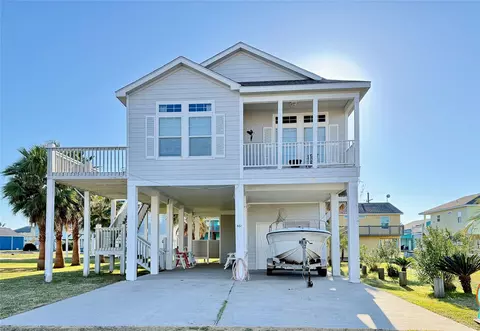 981 Nassau Dr, Crystal Beach, TX 77650