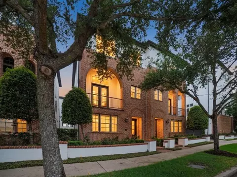 2810 Capitol St, Houston, TX 77003