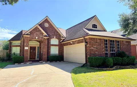 411 Crestridge Dr, Sugar Land, TX 77479