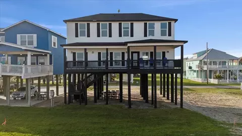 1326 Emerald Dr, Port Bolivar, TX 77650