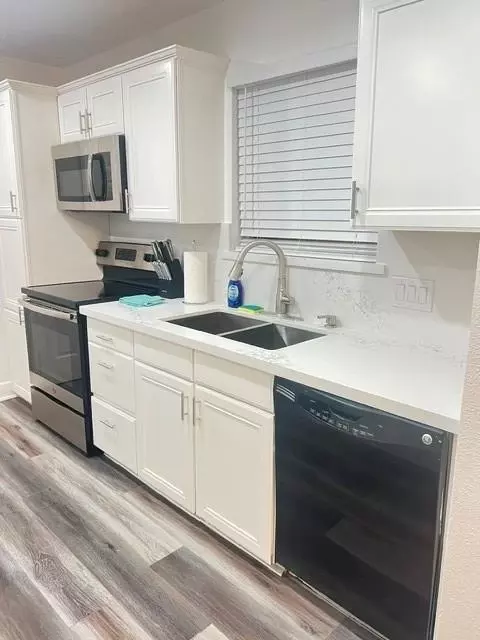 Kitchen - 4219 Hirschfield Rd, Spring, TX 77373 photo 3 of 4