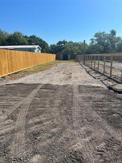 613 5th, San Leon, TX 77539 | 4 Photos | MLS #16508925 - Movoto