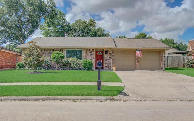 1920 Lazy Creek Ln, Pearland, TX 77581