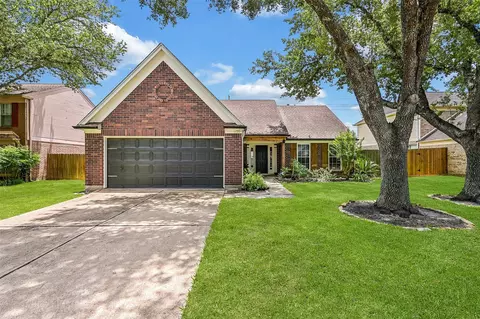 4009 Spring Branch Dr E, Pearland, TX 77584
