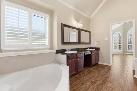 Bath - 3602 River Bend Dr, Rosenberg, TX 77471 photo 4 of 6