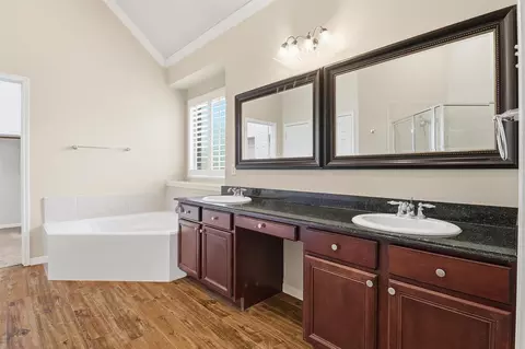 Bath - 3602 River Bend Dr, Rosenberg, TX 77471 photo 2 of 6