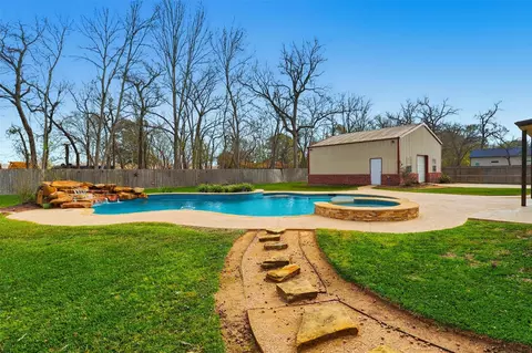 Exterior - 3602 River Bend Dr, Rosenberg, TX 77471 photo 7 of 8