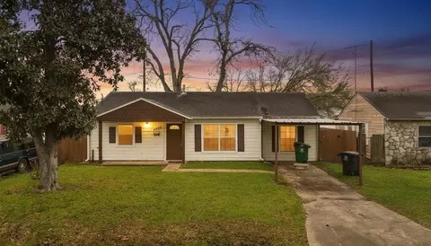 3325 Mccrarey Dr, Houston, TX 77088